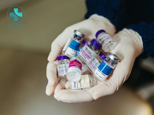 Filler được tiêm vào bên dưới bề mặt của da khi làm đẹp 